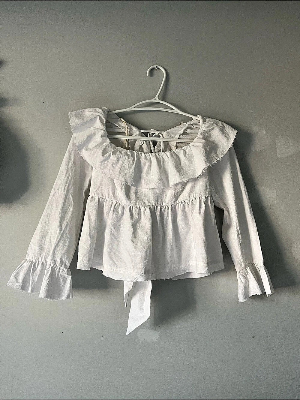 Free People White Ruffle Blouse Size XS 100% cotton pilgrim peasant artsy lagenl